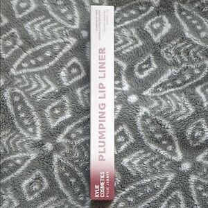 Kylie Cosmetics Plumping Lip Liner in Risky Rose